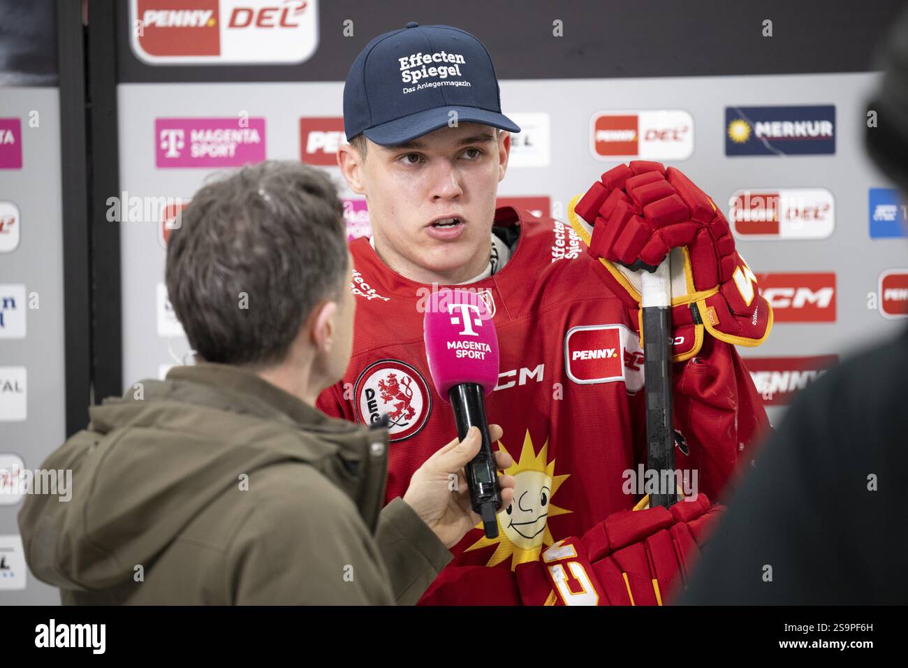 PSD Bank Dome, Duesseldorf, Renania settentrionale-Vestfalia, Bennet Rossmy (Duesseldorfer EG, #72), PENNY DEL, Duesseldorfer EG- Koelner Haie su 24.01.2025 AT Foto Stock