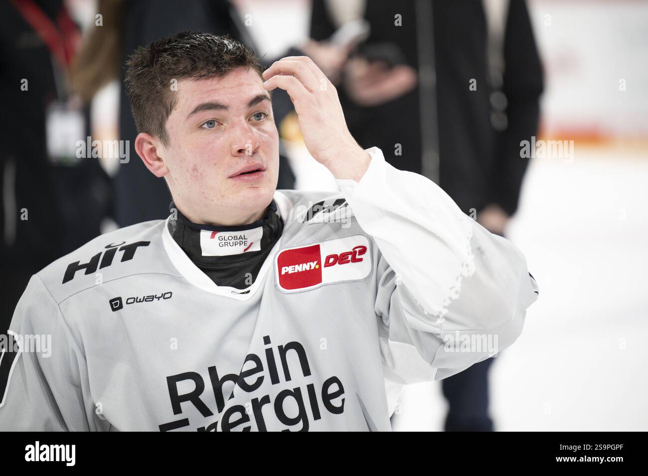PSD Bank Dome, Duesseldorf, Renania settentrionale-Vestfalia, Justin Schuetz (Koelner Haie, #10), PENNY DEL, Duesseldorfer EG- Koelner Haie il 24/01/2025 al Foto Stock