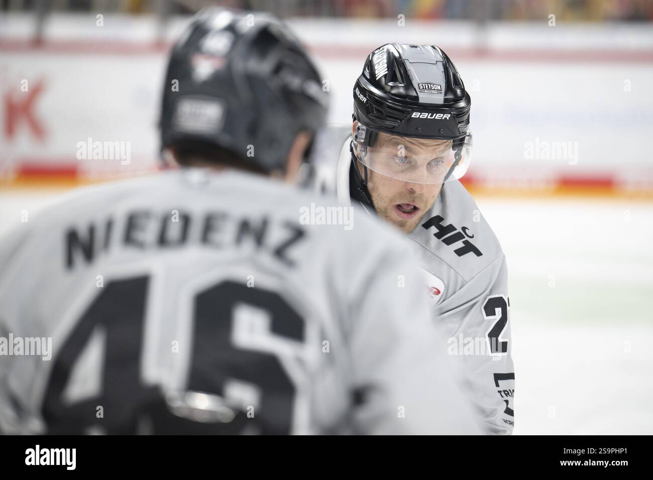 PSD Bank Dome, Duesseldorf, Renania settentrionale-Vestfalia, Juhani Tyrvaeinen (Koelner Haie, #21), PENNY DEL, Duesseldorfer EG- Koelner Haie su 24.01.2025 AT Foto Stock