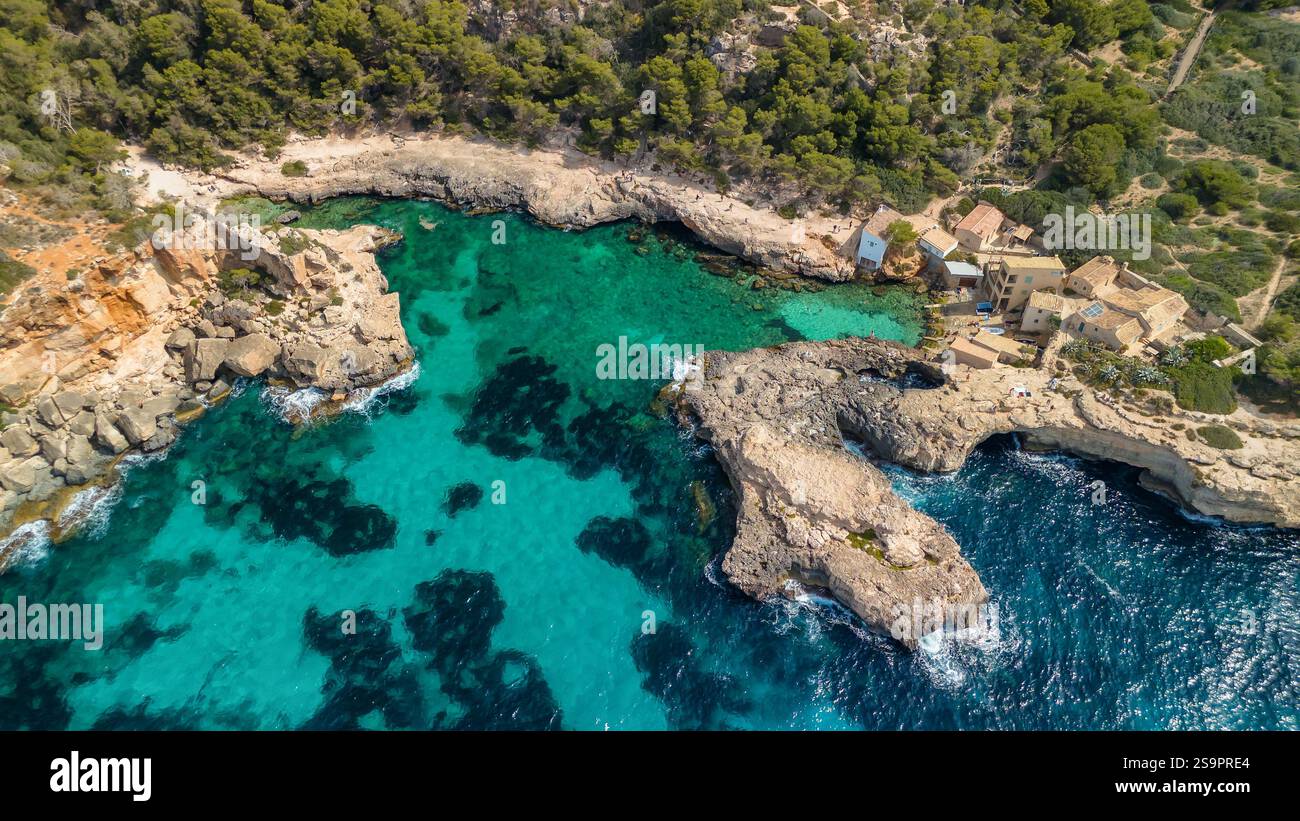 Vista aerea della spiaggia di Cala S'Almonia, Maiorca, Isole Baleari, Spagna. Foto Stock