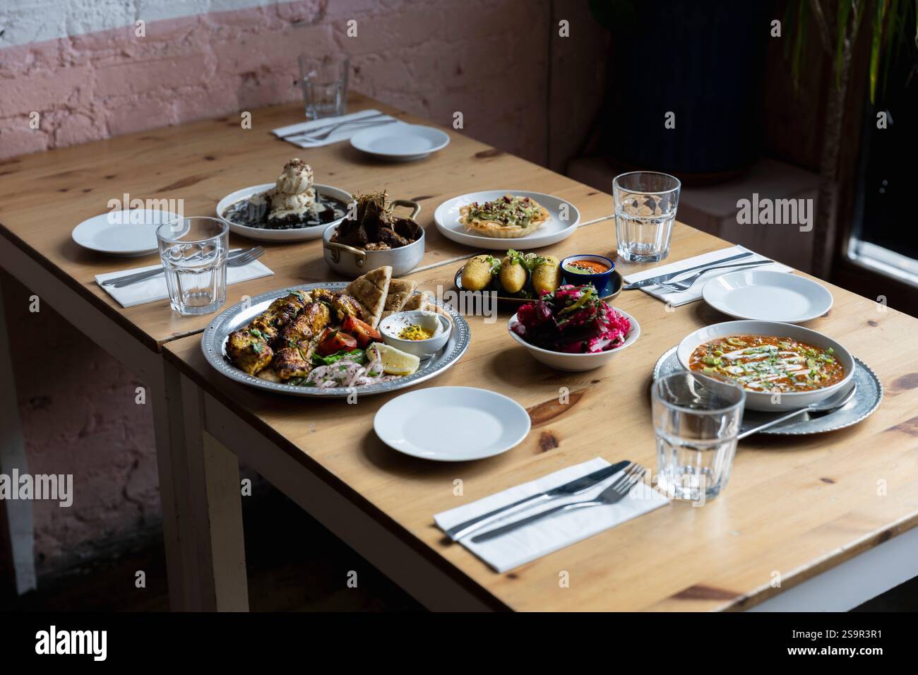 Nandine, un ristorante curdo a conduzione familiare a Camberwell, nel sud di Londra, ottobre 2024. Credito fotografico: Sam Foto Stock