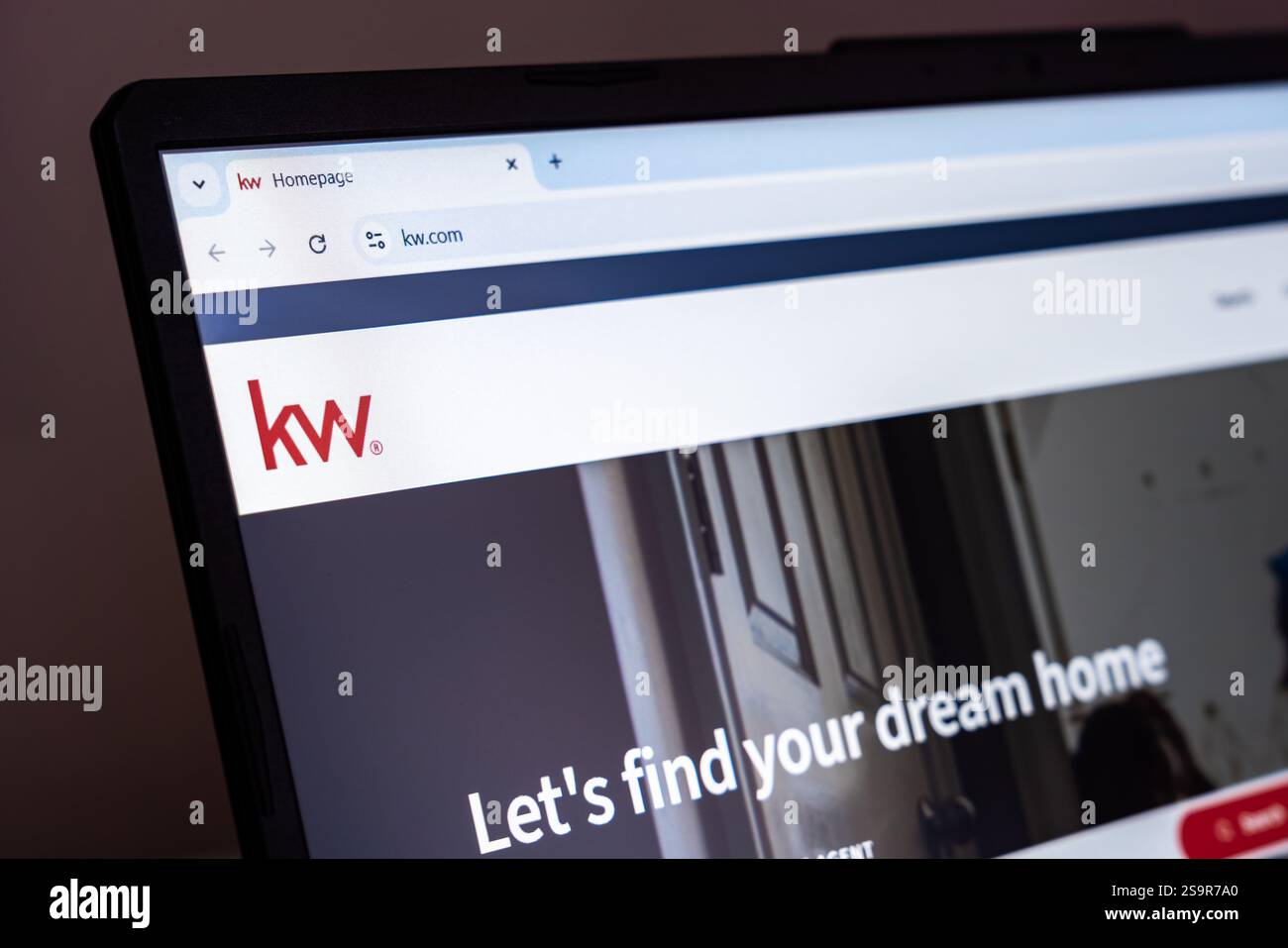 New York, USA - 22 gennaio 2025: Homepage del sito Web KW con logo di branding e servizi immobiliari Foto Stock