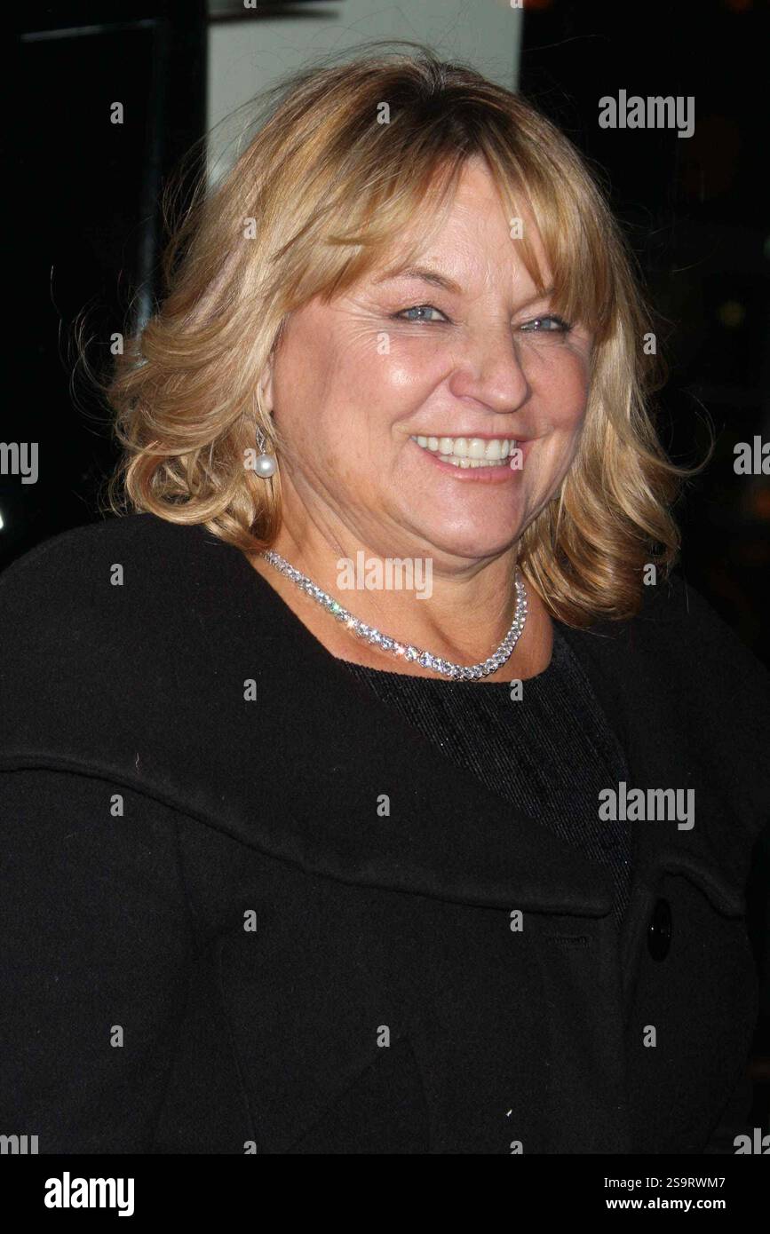 Irmelin Indenbirken, madre di Leonardo DiCaprio, partecipa all'inaugurazione di Armani/5th Avenue a New York il 17 febbraio 2009. Foto di Henry McGee/MediaPunch Foto Stock