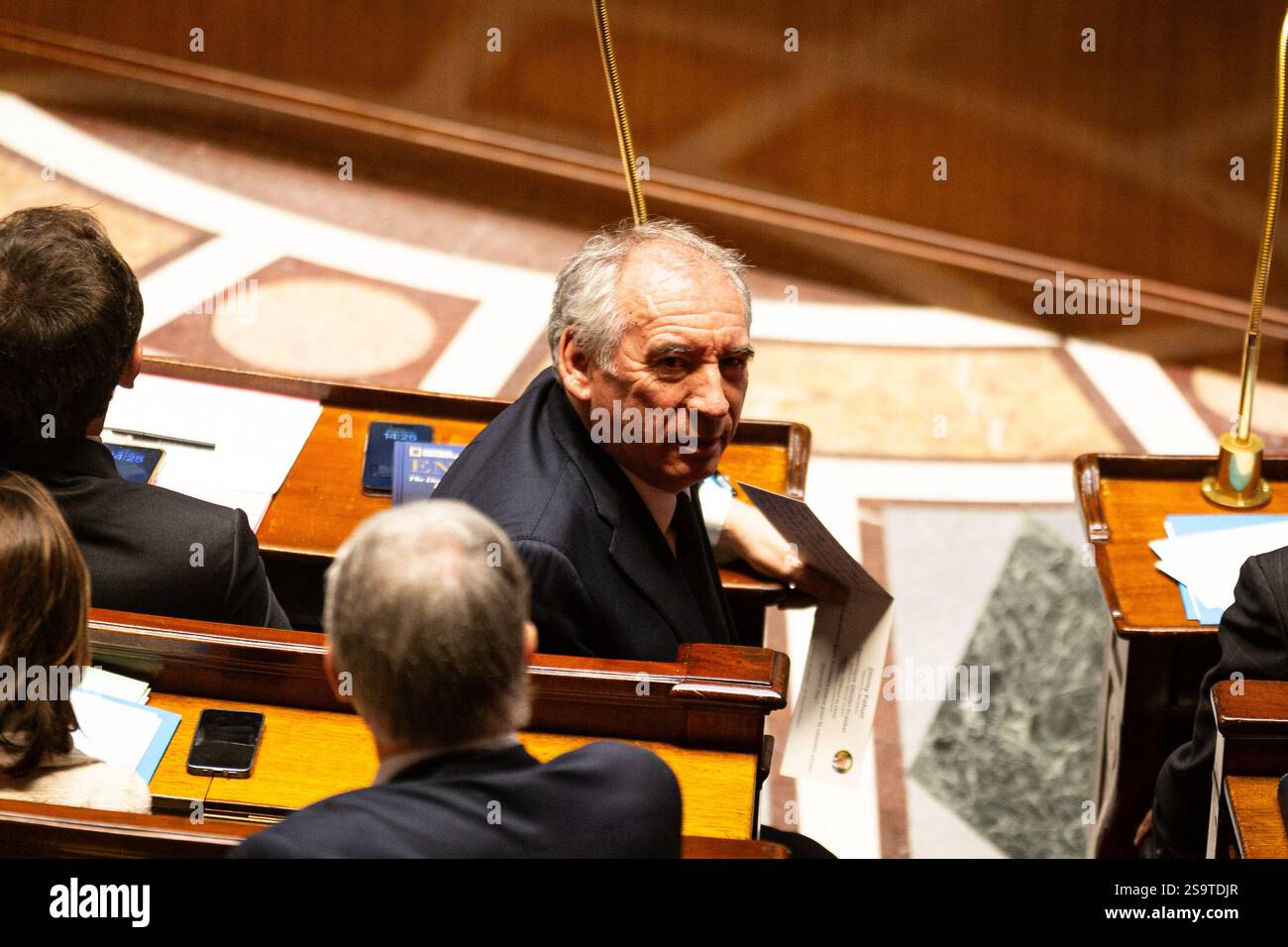 Parigi, Francia. 22 gennaio 2025. Francesco Bayrou, primo ministro francese visto durante la sessione delle interrogazioni al governo francese all'Assemblea nazionale. Una sessione settimanale di interrogatori sul governo francese si svolge all'emiciciclo dell'Assemblea nazionale. (Immagine di credito: © Telmo Pinto/SOPA Images via ZUMA Press Wire) SOLO PER USO EDITORIALE! Non per USO commerciale! Foto Stock