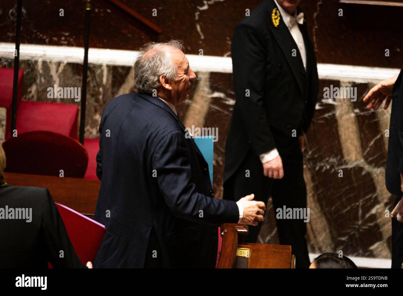 Parigi, Francia. 22 gennaio 2025. Francesco Bayrou, primo ministro francese visto durante la sessione delle interrogazioni al governo francese all'Assemblea nazionale. Una sessione settimanale di interrogatori sul governo francese si svolge all'emiciciclo dell'Assemblea nazionale. (Immagine di credito: © Telmo Pinto/SOPA Images via ZUMA Press Wire) SOLO PER USO EDITORIALE! Non per USO commerciale! Foto Stock