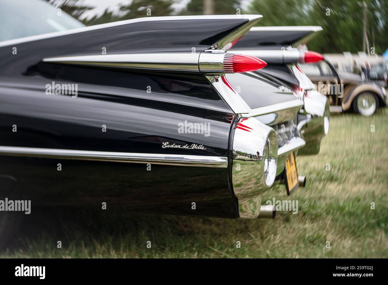 Il frammento di auto di lusso full-size Cadillac Sedan DeVille. Obiettivo Art. Turbolenza bokeh. Apertura stagionale del Race 61 Festival. Foto Stock