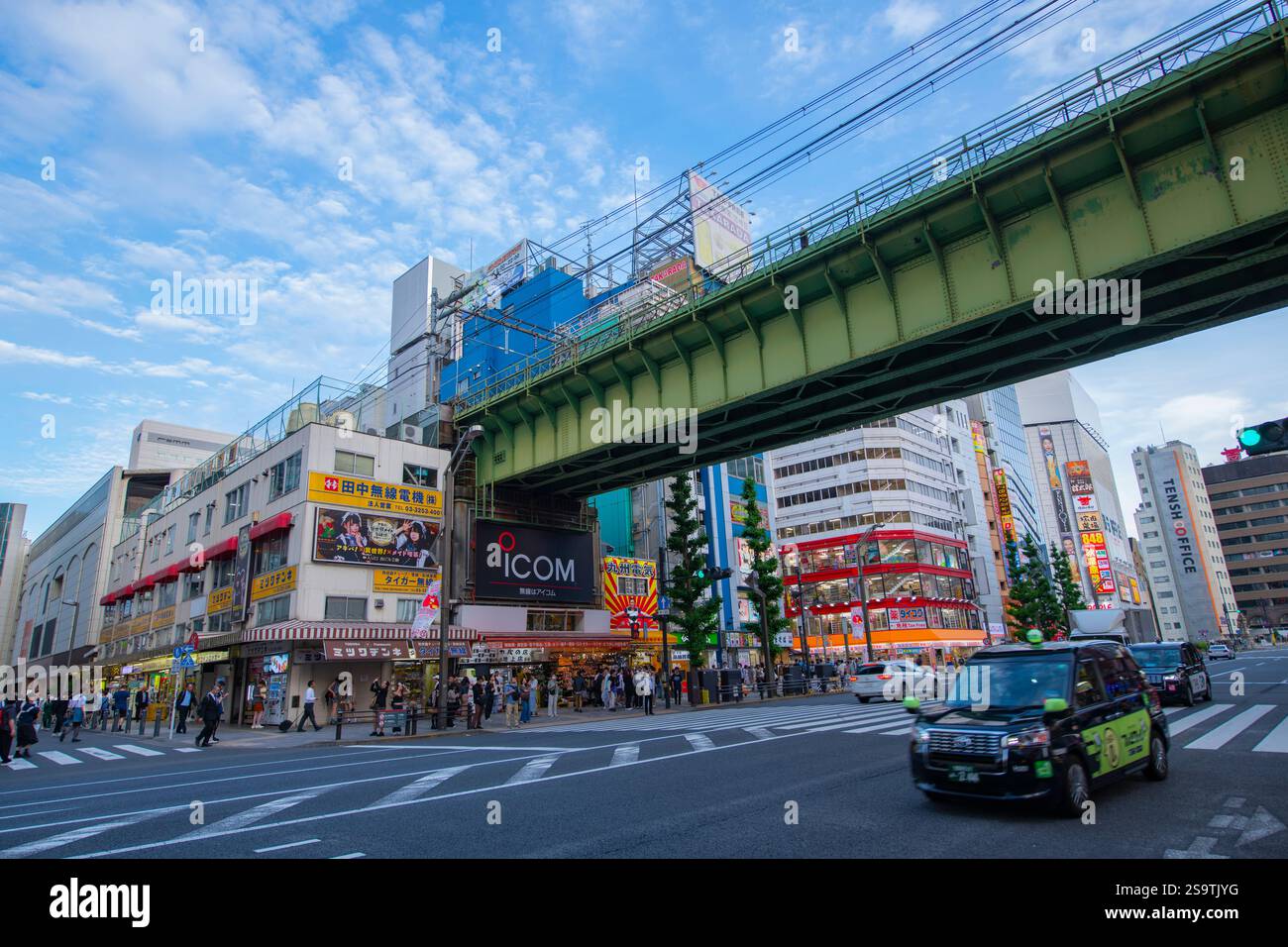 Akihabara Electric Town su Chuo-dori Avenue nel quartiere Chiyoda di Tokyo, Giappone. Foto Stock