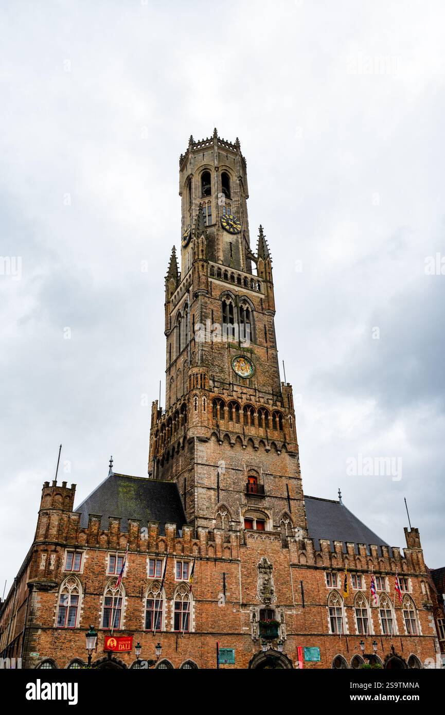 Bruges, Belgio - 27 settembre 2024: Vista laterale del Belfort a Bruges Foto Stock