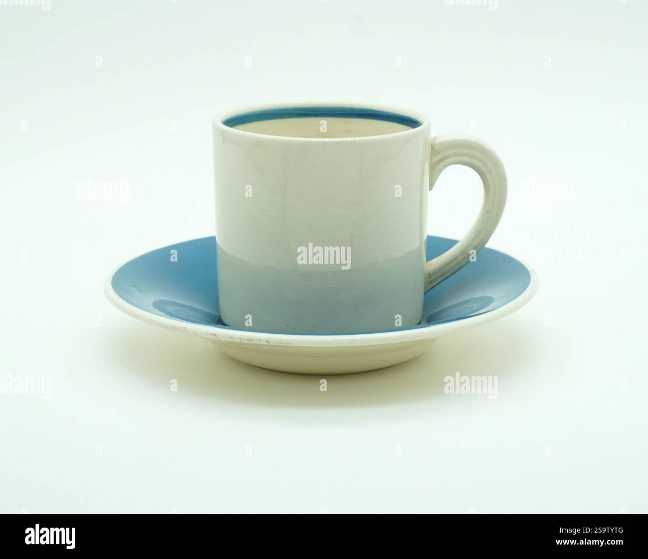 Susie Cooper Design, tazza da caffè e piattino, motivo Chinese Blue, per i negozi John Lewis e Peter Jones Foto Stock Susie Cooper Design, tazza da caffè e piattino, motivo Chinese Blue, per i negozi John Lewis e Peter Jones Foto Stock