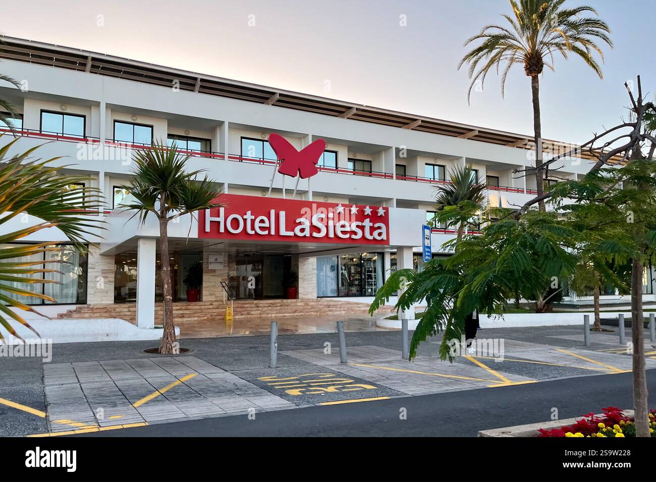 Hotel la Siesta a Playa de las Américas. Arona, Tenerife, Isole Canarie, Spagna. 15 gennaio 2025. Foto Stock