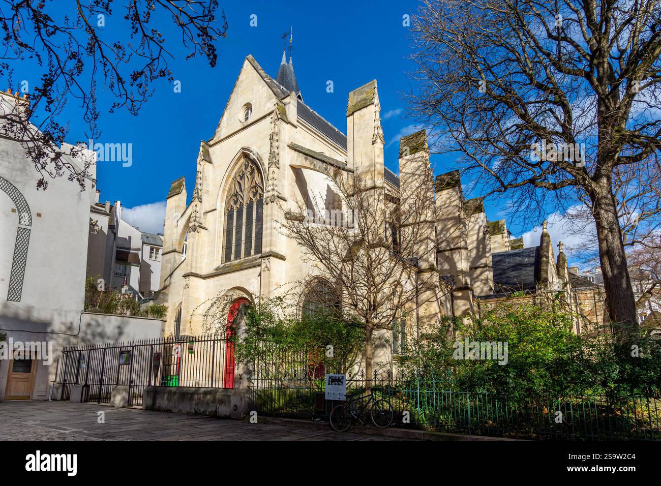 Vista esterna della Chiesa di Saint-Médard, una chiesa cattolica costruita nel XV secolo nel V arrondissement di Parigi, in Francia Foto Stock