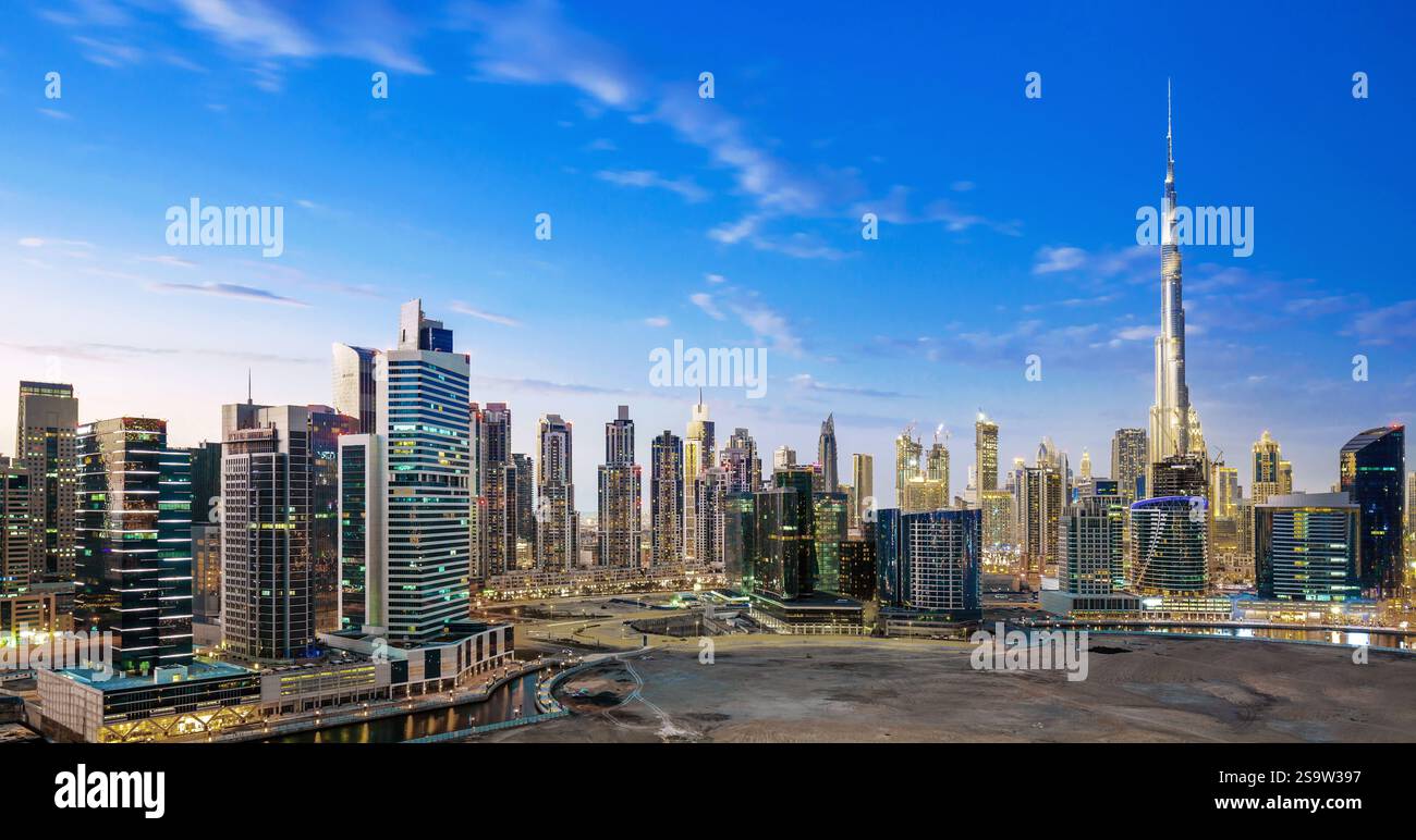 Dubai, EAU, Emirati arabi, califfato, arabi, romanticismo, vacanza, riposo. relax architettura, viaggio, shopping turismo, marca, ricchezza, deserto, asia, marketpla Foto Stock