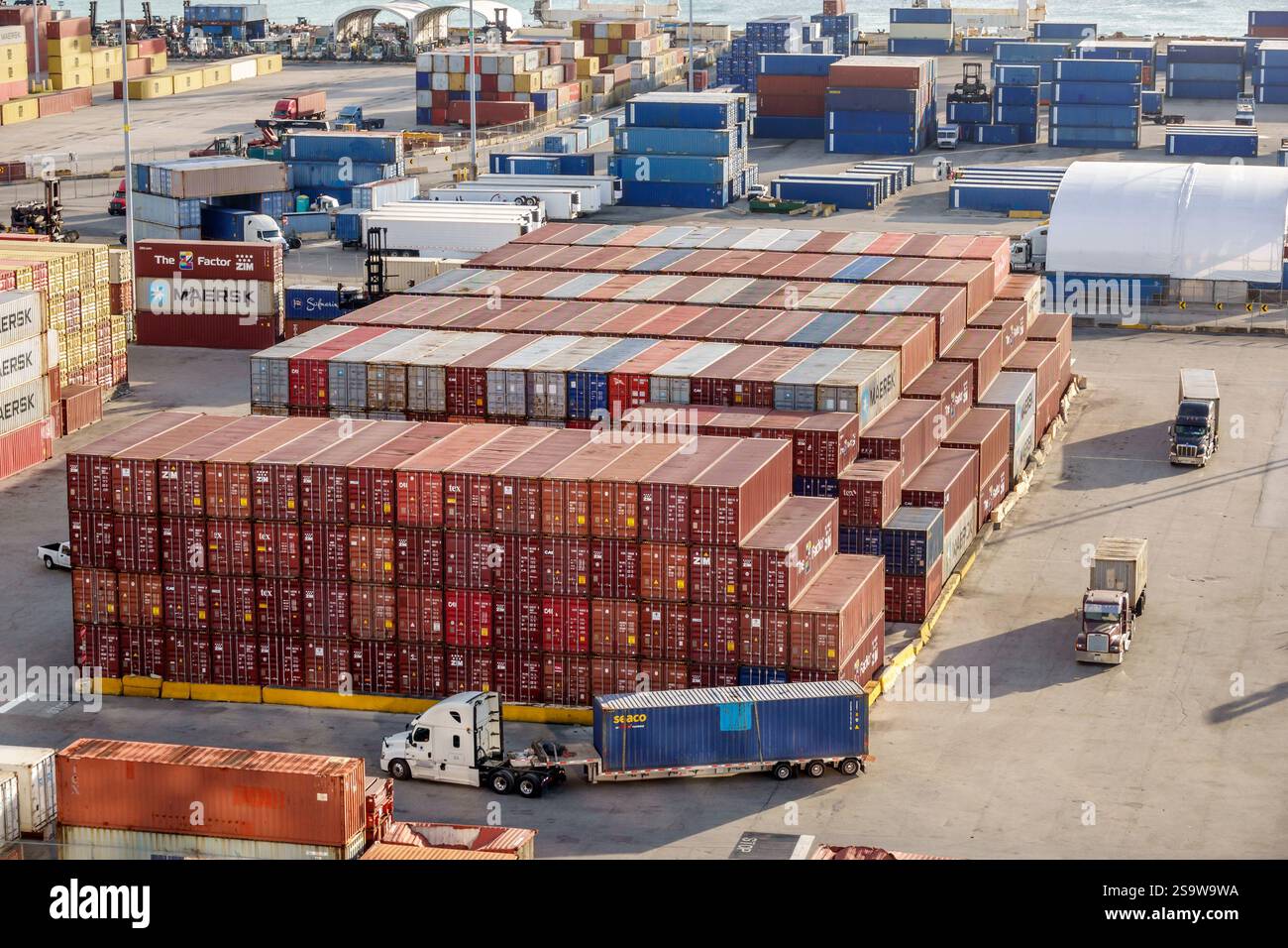 Miami Florida, Dodge Island, Porto di Miami, container, terminal container, logistica, trasporto merci, deposito merci, commercio internazionale, marittimo Foto Stock