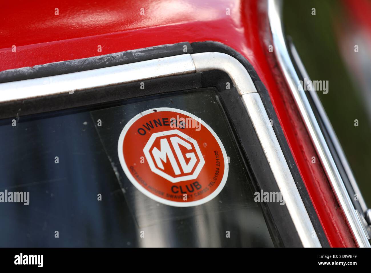Vista generale di una vecchia MG Roadster d'epoca a Londra, Regno Unito. Foto Stock