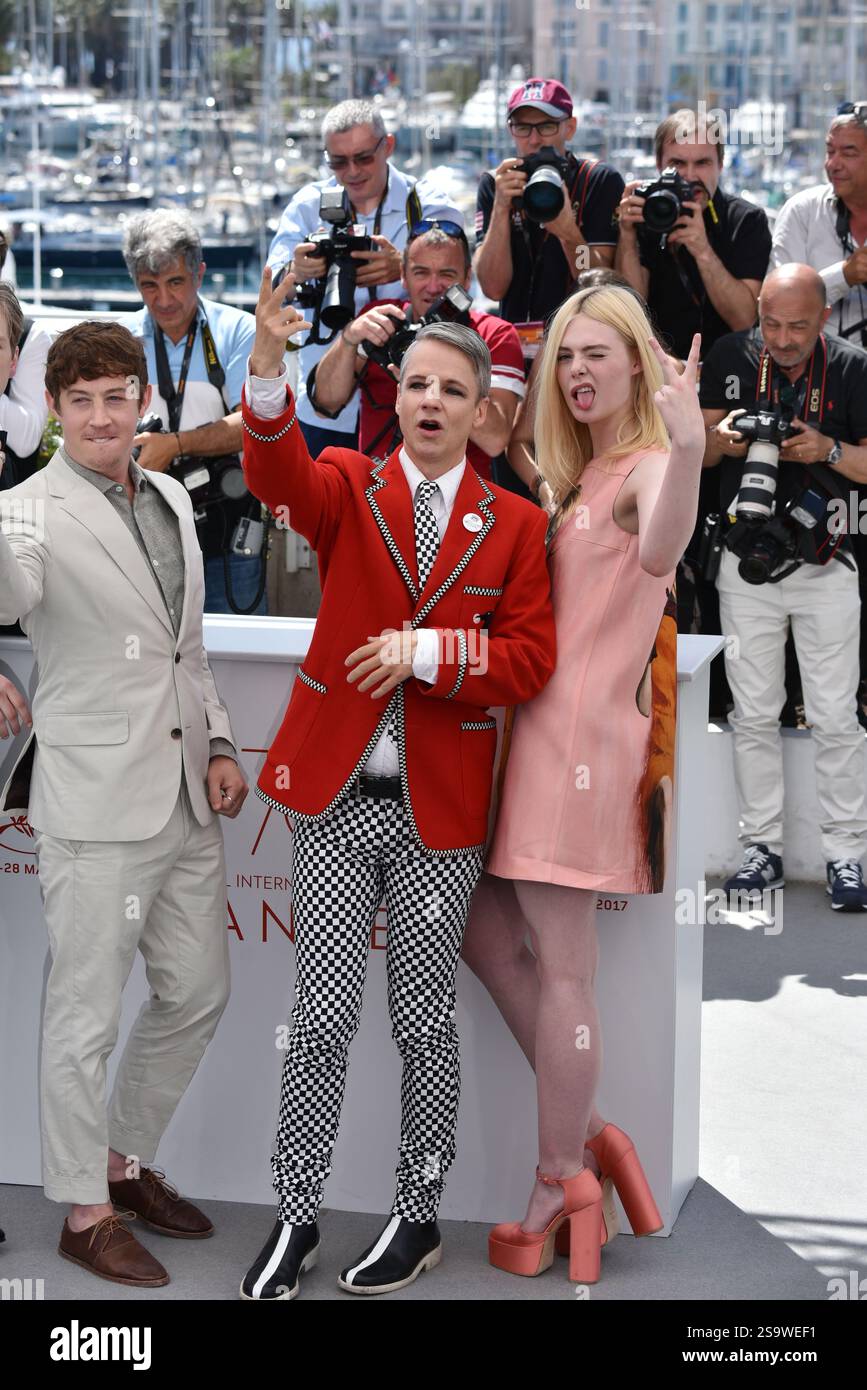 Alex SHARP, John Cameron MITCHELL, Elle FANNINGHOW PER PARLARE CON LE RAGAZZE ALLE FESTE film photocall al 70° Festival di Cannes, Francia, 21 maggio 2017 CAP/PL ©Phil Loftus/Capital Pictures Foto Stock