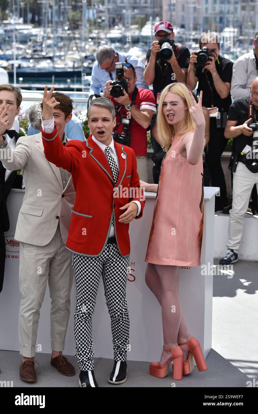 Alex SHARP, John Cameron MITCHELL, Elle FANNINGHOW PER PARLARE CON LE RAGAZZE ALLE FESTE film photocall al 70° Festival di Cannes, Francia, 21 maggio 2017 CAP/PL ©Phil Loftus/Capital Pictures Foto Stock