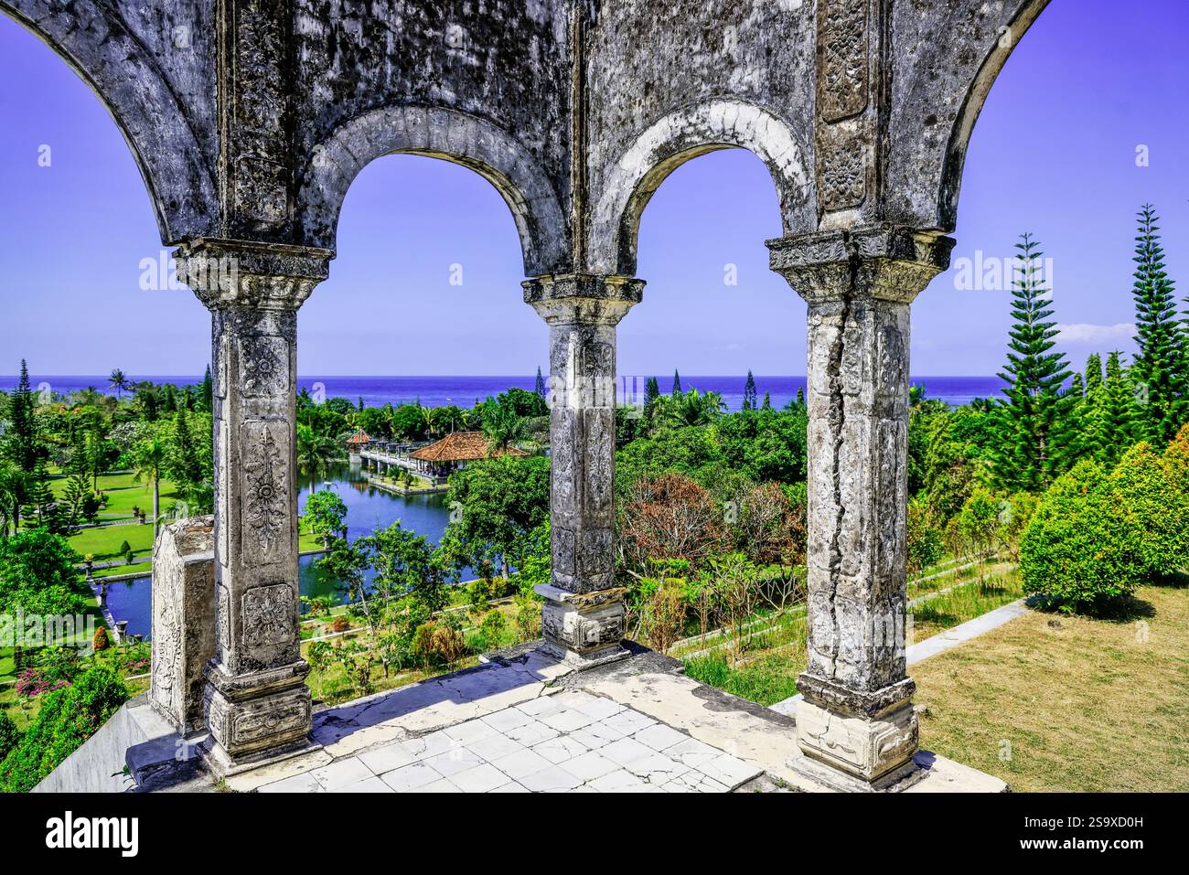 Terreni Munificent del Taman Ujung, una volta la casa di un re Foto Stock