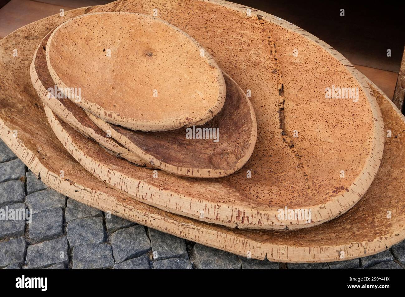 Evora, Portogallo. Ciotole di sughero. Cork viene da questa regione. Foto Stock