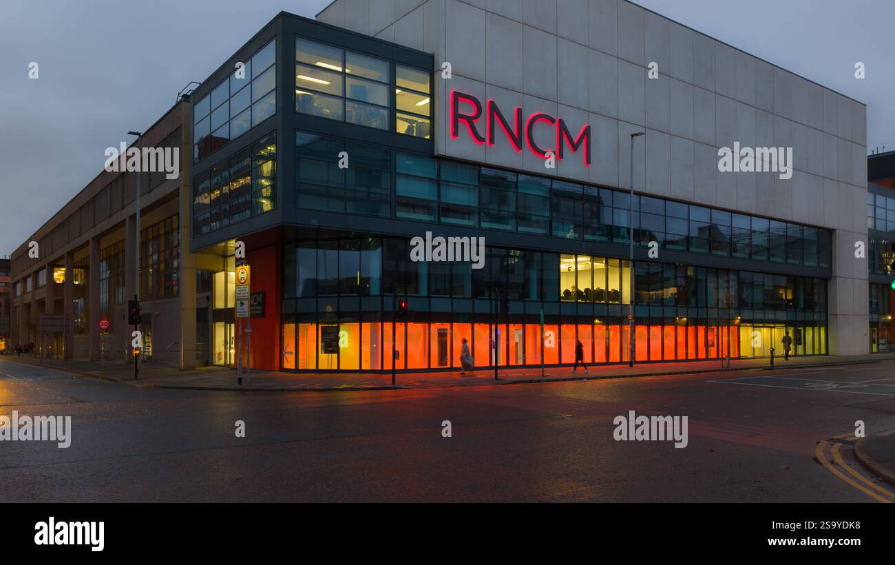 Royal Northern College of Music RNCM, Oxford Road al crepuscolo. Manchester Regno Unito Foto Stock