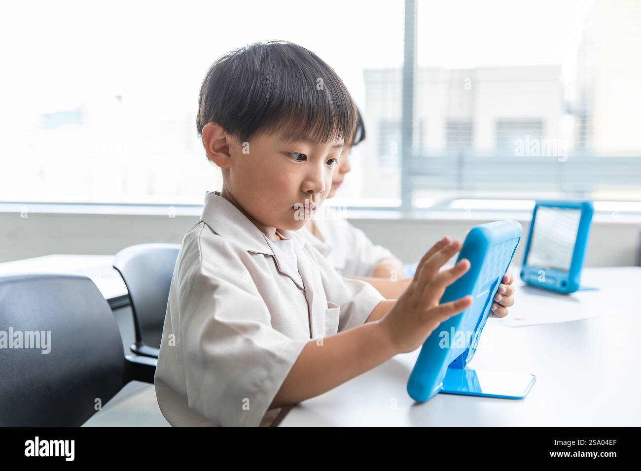 Apprendimento dei bambini con tablet Foto Stock