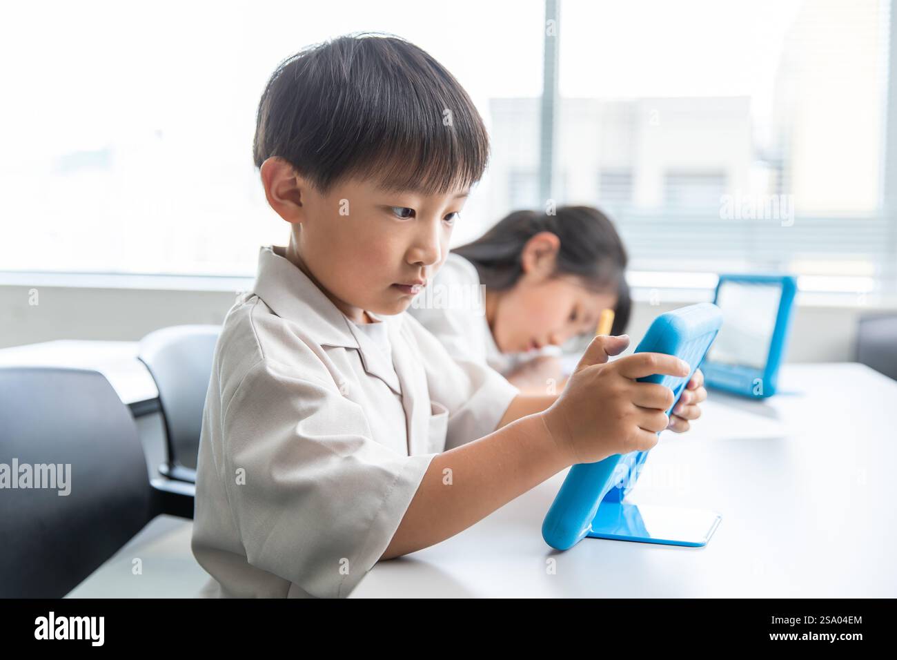 Apprendimento dei bambini con tablet Foto Stock