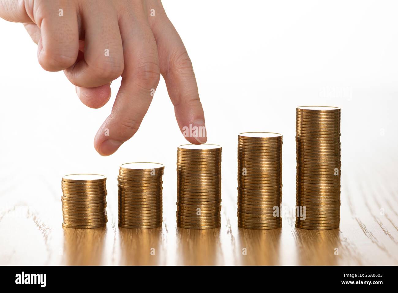 Soldi e gemme accumulano soldi Foto Stock