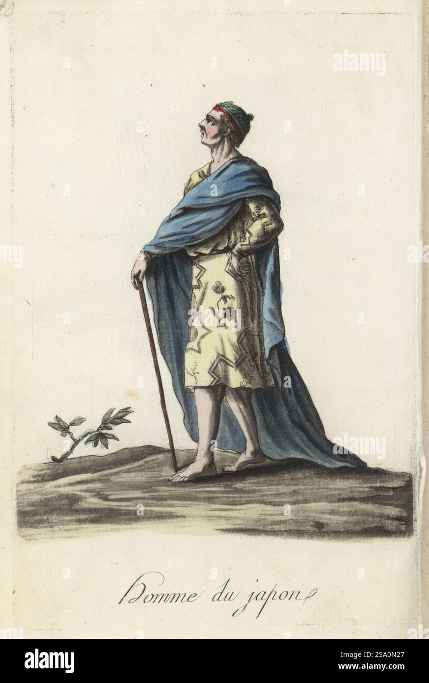 Costume di un uomo giapponese. Indossa un berretto, un lungo mantello su un abito di seta ricamato. E' a piedi nudi e ha un bastone. Homme de Japon. Incisione in rame colorata a mano di Jacques Grasset de Saint-Sauveur dai costumi civici actuels de tous les peuples connus di Sylvain Marechal, dessines d’apres nature, costumi civili attuali di tutti i popoli conosciuti, tratti dalla natura, Chez Pavard, Parigi, 1788. Foto Stock
