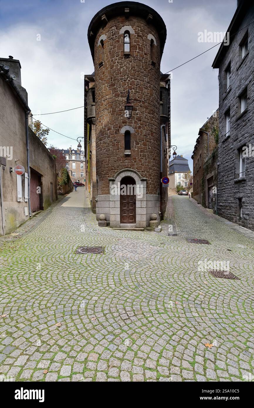 222 edificio in Rue du Collège - angolo Frères Cotteret Street, oggi l'auditorium Lycée Institution-Providence College, Saint Malo. Bretagna-Francia Foto Stock