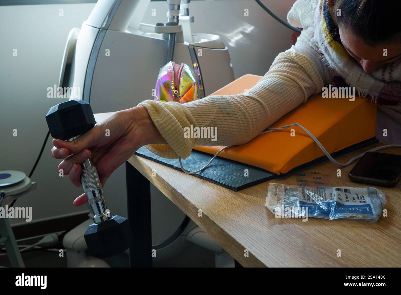 Centro di fisioterapia specializzato in patologie della mano, del gomito e della spalla prima o dopo l'intervento. Foto Stock
