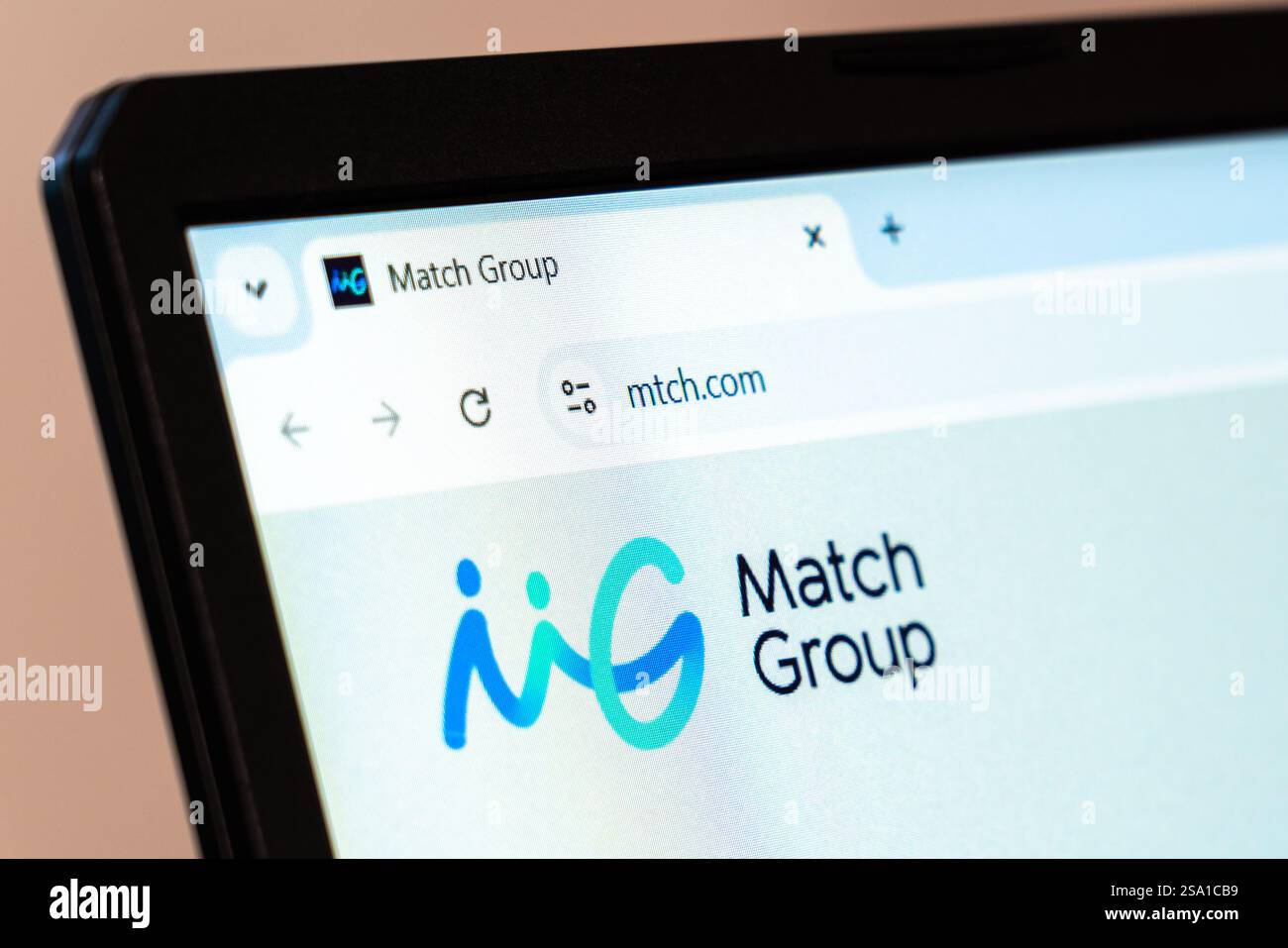 New York, USA - 26 gennaio 2025: Homepage del sito Match Group con logo e servizi di piattaforme di incontri online Foto Stock