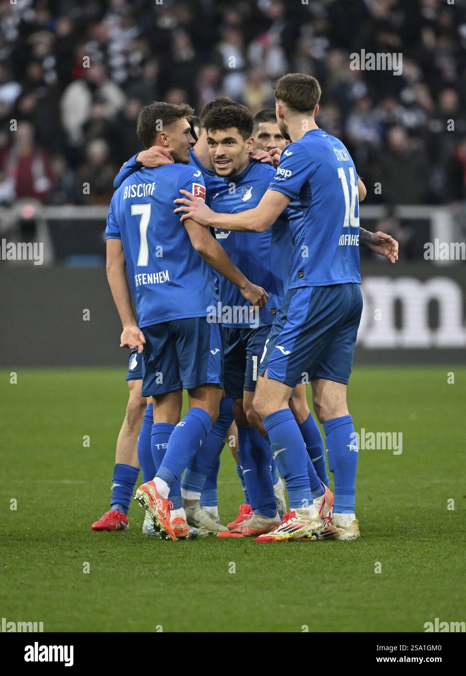 Celebrazione degli obiettivi Tom Bischof TSG 1899 Hoffenheim (07) Valentin Gendrey TSG 1899 Hoffenheim (15) Anton Stach TSG 1899 Hoffenheim (16) PreZero Arena, si Foto Stock