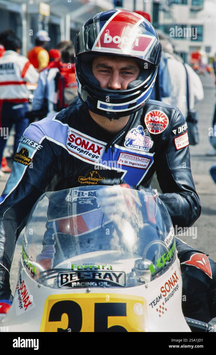 Racer Alois Meyer (DEU), Campionato del mondo motociclistico 1990, RS Rallye Sport Team, Honda RS 500, 500 cc, Gran Premio (GP) di Germania a Hockenheimr Foto Stock