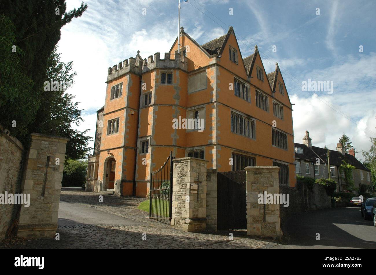 Il castello di Beckington è una casa storica nel villaggio di Beckington, Somerset, Inghilterra. Edificio classificato di grado II. Costruito all'inizio del XVII secolo sul Foto Stock