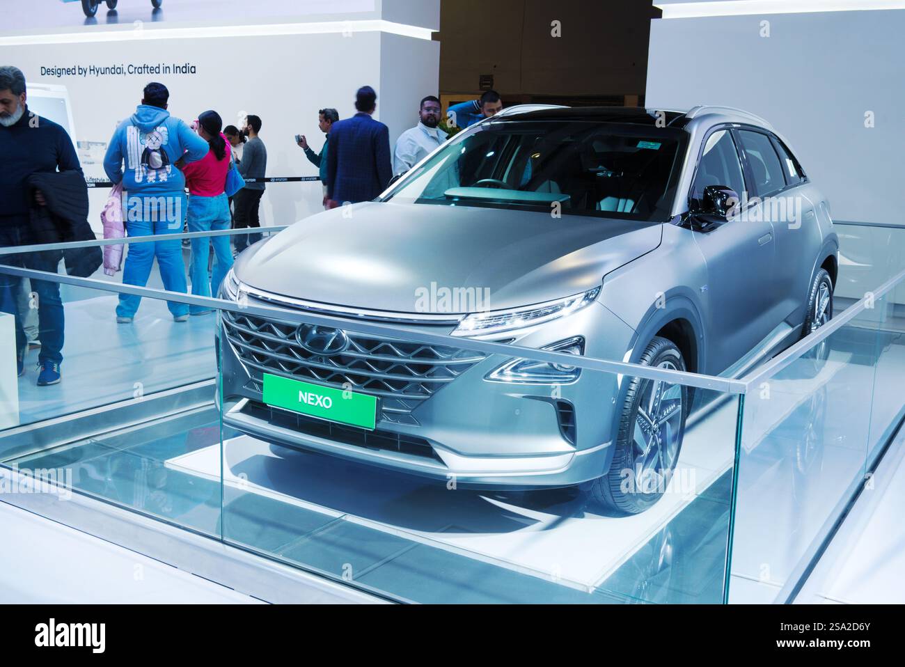 NUOVA DELHI - 20 GENNAIO 2025: Il SUV Hyundai Nexo a celle a combustibile a idrogeno è in mostra al Bharat Mobility Global Expo 2025 a nuova Delhi, in India. Foto Stock