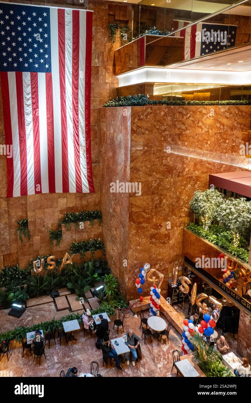 L'interno della Trump Tower ospita sia ristoranti che negozi, New York City, USA, 2024 Foto Stock
