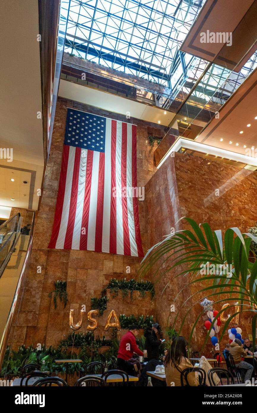 L'interno della Trump Tower ospita sia ristoranti che negozi, New York City, USA, 2024 Foto Stock