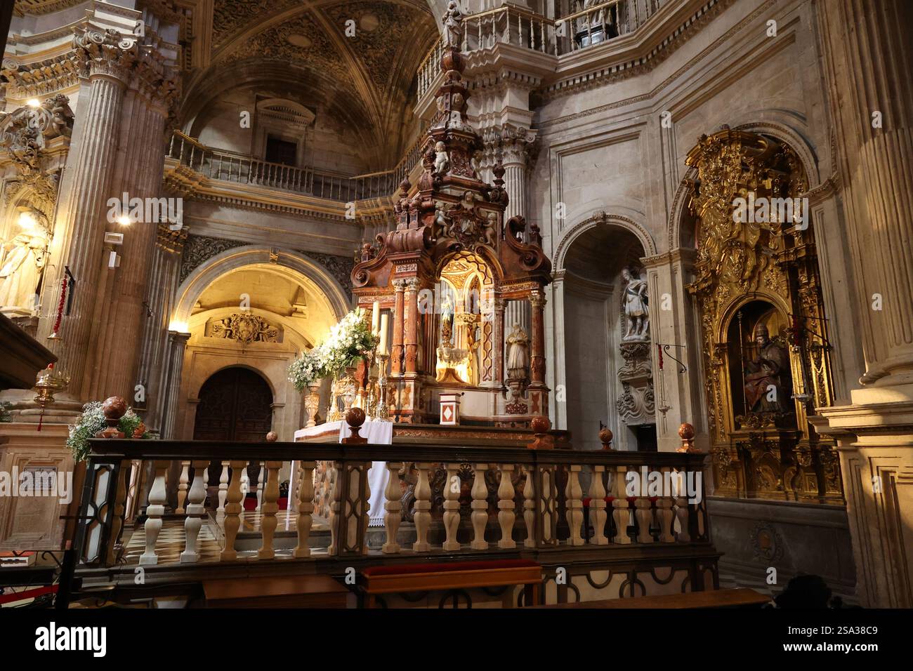 Vista interna della Chiesa Parrocchiale del Tabernacolo - Iglesia Parroquial del Sagrario - di Granada, Andalusia, Spagna Foto Stock