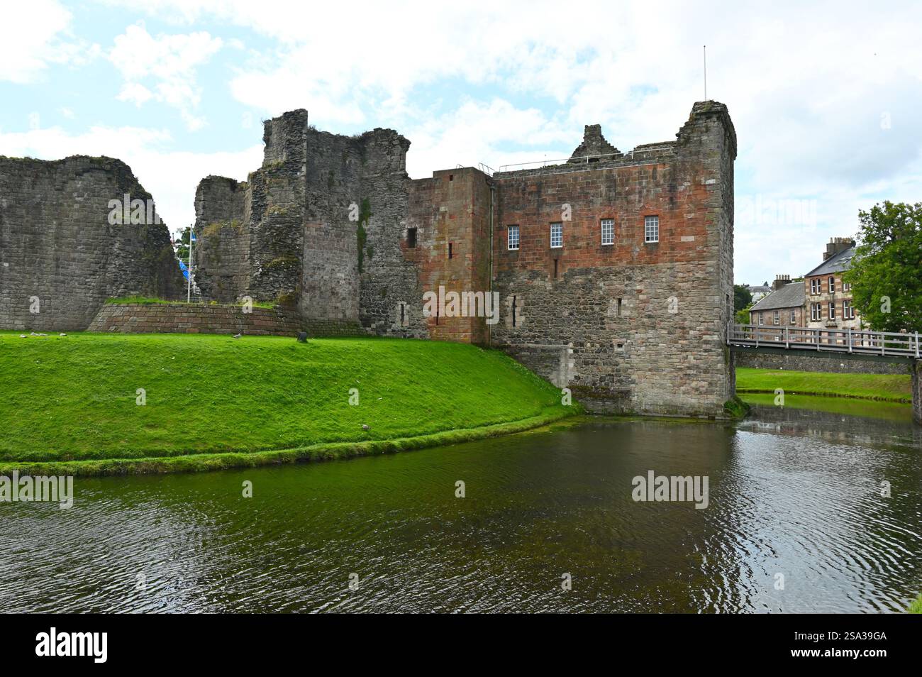 Esterno del castello di Rothesay del XIII secolo in rovina, Isola di Bute, Scozia Foto Stock