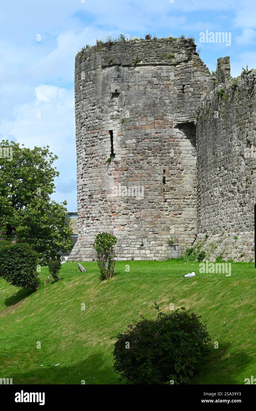 Esterno del castello di Rothesay del XIII secolo in rovina, Isola di Bute, Scozia Foto Stock
