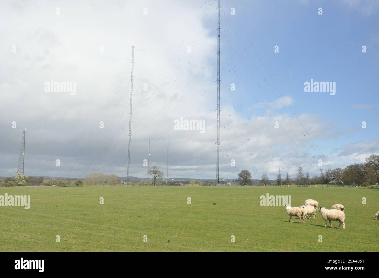 La stazione di trasmissione Droitwich è un'ampia struttura di trasmissione per trasmissioni a onde lunghe e medie Foto Stock