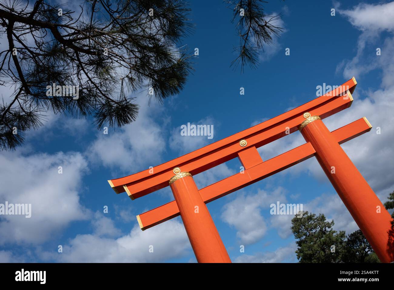 Santuario Heian-Jingu Grand Torii a Kyoto in Giappone Foto Stock
