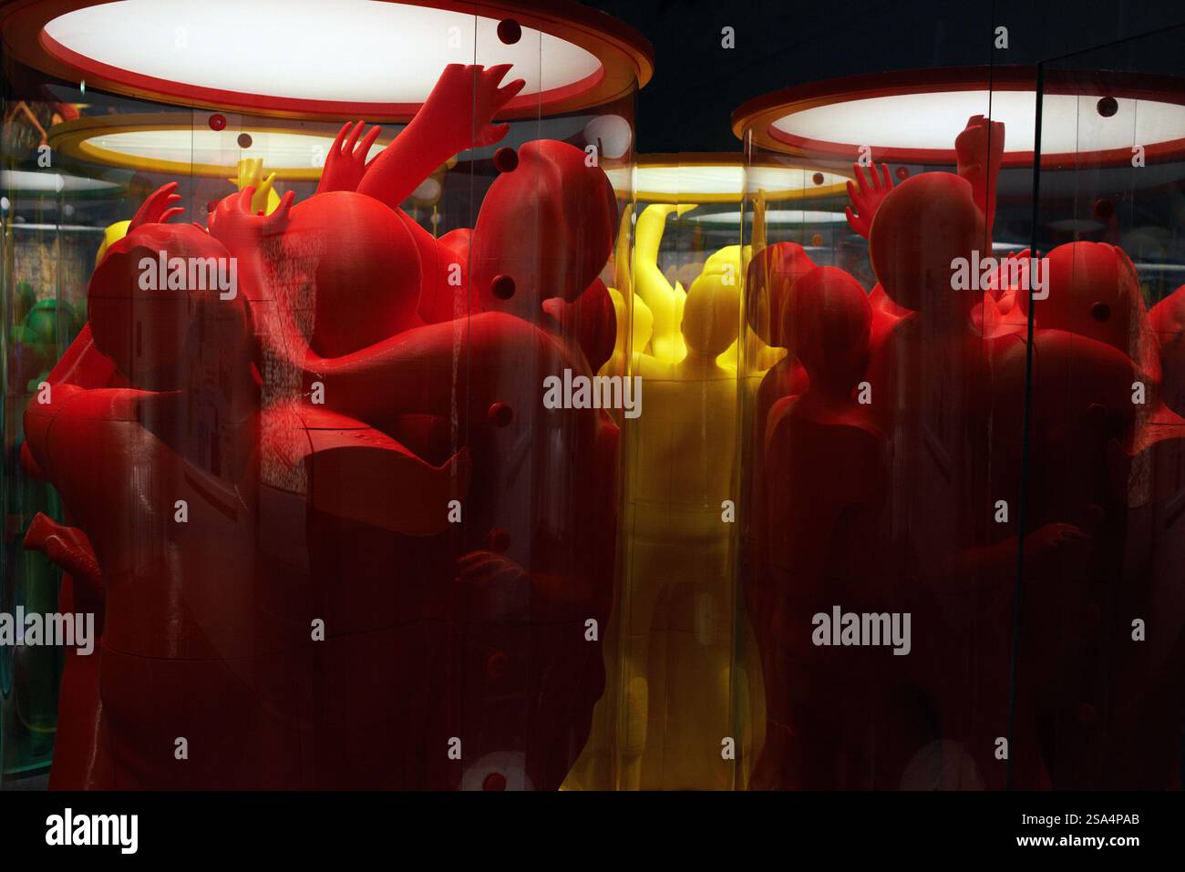 Tolosa, Francia. 28 gennaio 2025. I modelli mostrano il numero di persone su un cerchio di un metro quadrato. Il Quai des Savoirs svela oggi la sua ultima mostra temporanea. Questa mostra riguarda le folle: Folle nella vita reale, folle digitali e i loro comportamenti. Si chiama "come pecore?” (ad esempio, "come follower ciechi"). Anche la diffusione di notizie false su Internet è oggetto della mostra, così come la democrazia. Si svolge a Tolosa, in Francia, il 28 gennaio 2025. (Foto di Alain Pitton/NurPhoto) credito: NurPhoto SRL/Alamy Live News Foto Stock