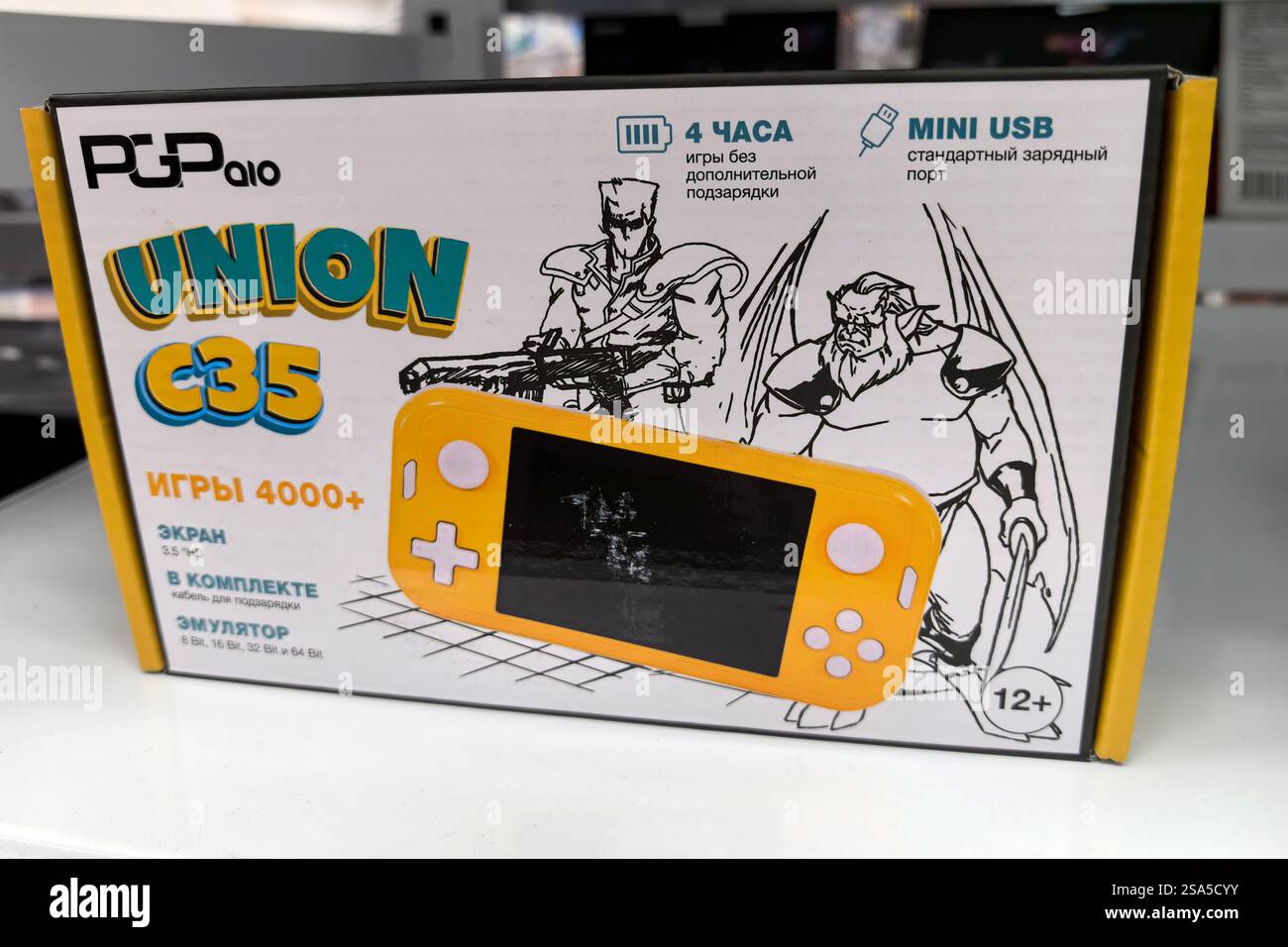 Bobruisk, Bielorussia - 26 gennaio 2025: La console di gioco portatile Union G35 è progettata per gli amanti del gioco retrò. Include oltre 4000 giochi Foto Stock