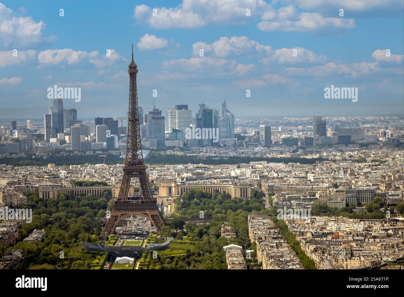 Torre Eiffel (Tour d'Eiffel) dalla Tour Montparnasse, Parigi, Francia Foto Stock