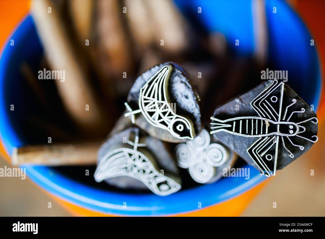 Un set di strumenti per il batik di timbro Hmong Foto Stock