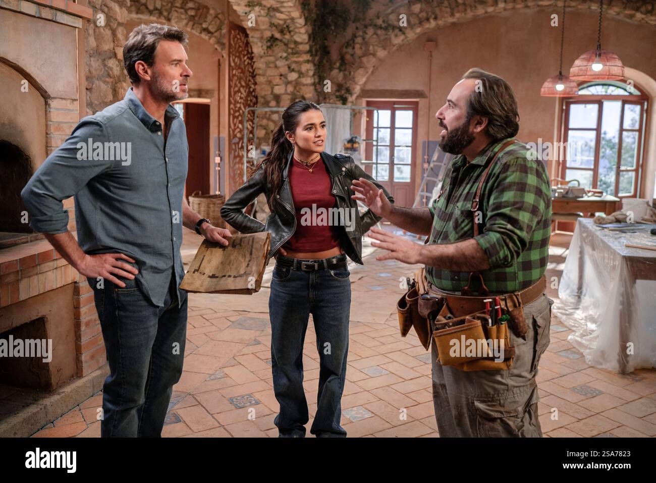 DATA DI RILASCIO: 13 febbraio 2025. TITOLO: La Dolce Villa. STUDIO: Netflix. DIRETTORE: Mark Waters. TRAMA: Un uomo d'affari di successo viaggia in Italia per impedire a sua figlia di spendere tutti i suoi soldi per restaurare una vecchia villa, ma l'Italia ha altri piani romantici. INTERPRETATO DA SCOTT FOLEY nel ruolo di Eric, MAIA REFICCO nel ruolo di Olivia, SIMONE LUGLIO nel ruolo di Nino. (Immagine di credito: © Netflix/Entertainment Pictures/ZUMAPRESS.com) SOLO PER USO EDITORIALE! Non per USO commerciale! Foto Stock