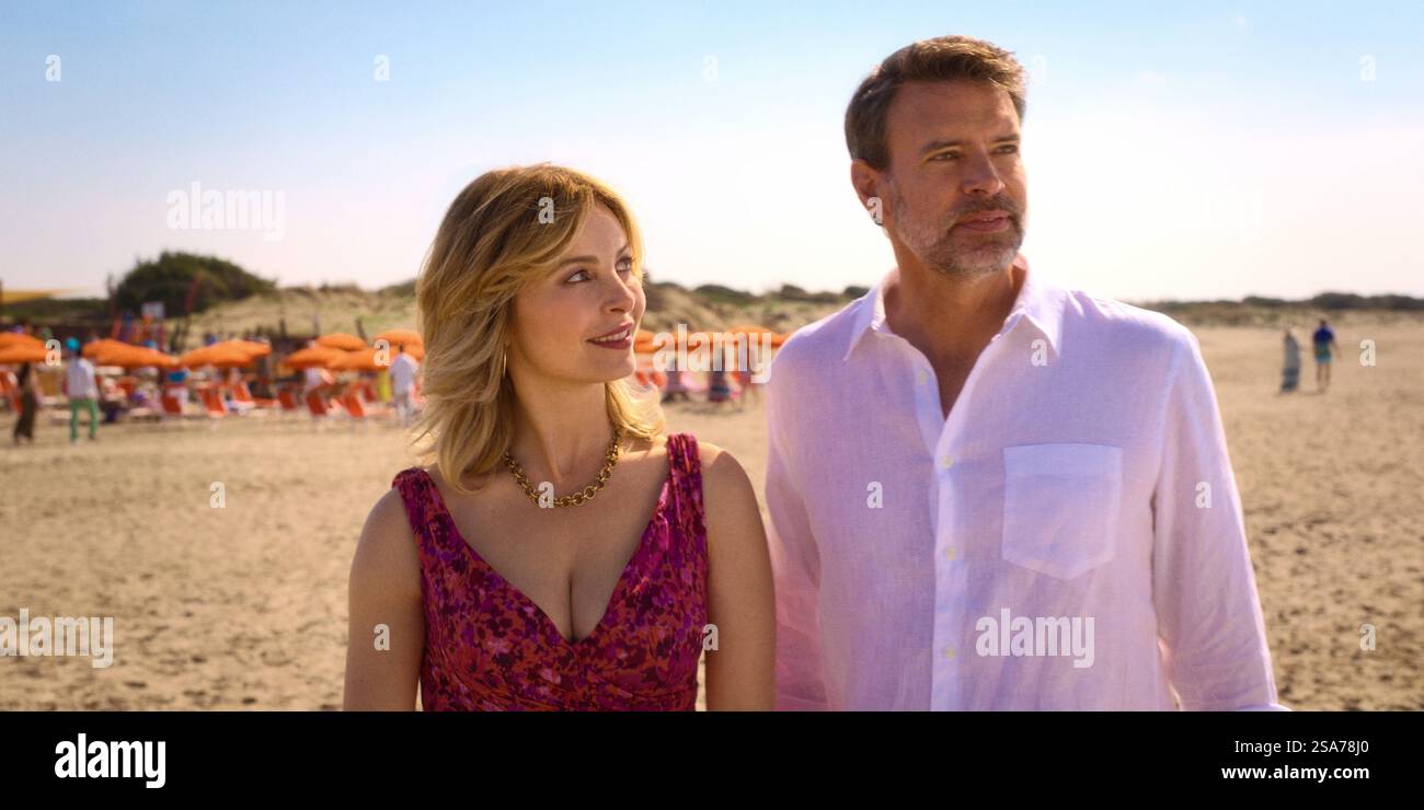 DATA DI RILASCIO: 13 febbraio 2025. TITOLO: La Dolce Villa. STUDIO: Netflix. DIRETTORE: Mark Waters. TRAMA: Un uomo d'affari di successo viaggia in Italia per impedire a sua figlia di spendere tutti i suoi soldi per restaurare una vecchia villa, ma l'Italia ha altri piani romantici. PROTAGONISTA: VIOLANTE PLACIDO nel ruolo di Francesca, SCOTT FOLEY nel ruolo di Eric. (Immagine di credito: © Netflix/Entertainment Pictures/ZUMAPRESS.com) SOLO PER USO EDITORIALE! Non per USO commerciale! Foto Stock