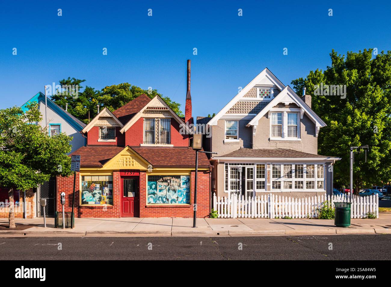 Denver, Colorado USA - 27 giugno 2018: Five Points Beauty Shoppe nel quartiere storico di Five Points, una vivace area multiculturale della città di Denver. Foto Stock