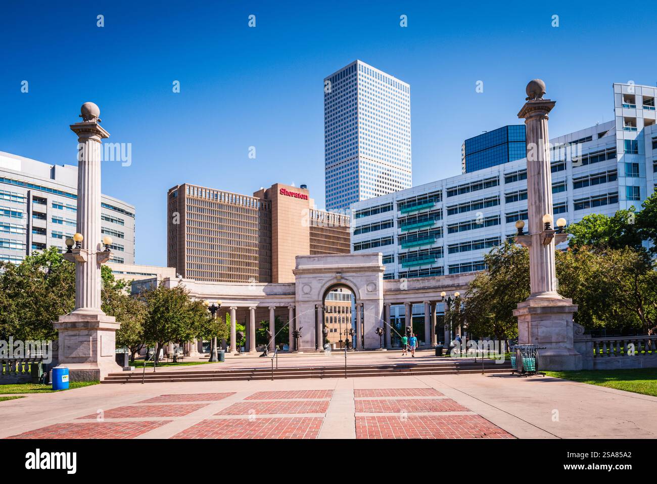 Denver, Colorado USA - 27 giugno 2018: Il Civic Center Park è uno spazio verde punteggiato di fontane, statue e un anfiteatro greco. Foto Stock