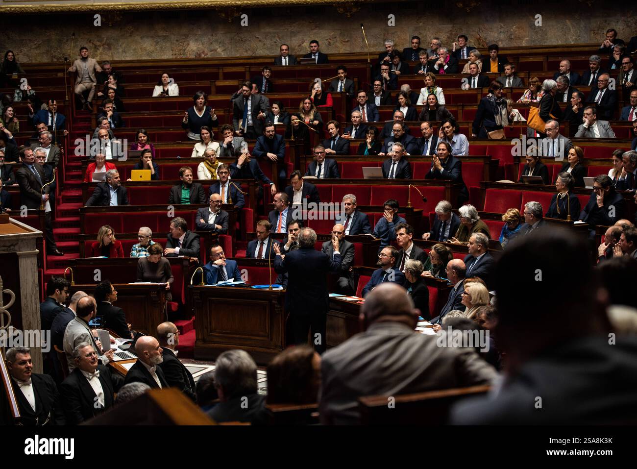 FRANCIA-POLITICA-GOVERNO-PARLAMENTO l'Assemblea nazionale, il Parlamento francese, durante la sessione delle interrogazioni al governo. Parigi, 28 gennaio 2025. PARIGI ILE-DE-FRANCE FRANCIA COPYRIGHT: XANDREAXSAVORANIXNERIX FRANCE-POLITICS-GOVERNMENT-PARLI ASAVORANINERI-4 Foto Stock